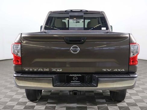 Used 2017 Nissan Titan SV image 9
