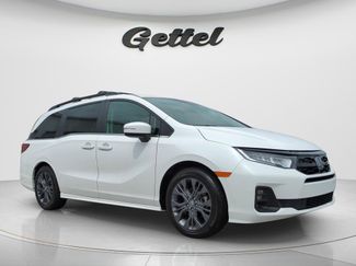 Used 2025 Honda Odyssey Touring video 2