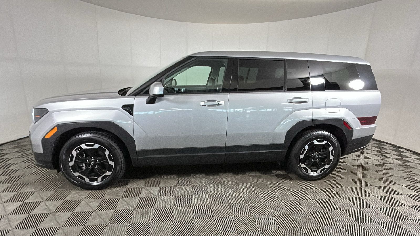 Used 2025 Hyundai Santa Fe SE FWD image 7