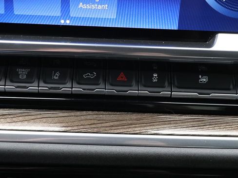 Used 2025 Chevrolet Silverado 2500 LT w/ Convenience Package image 17