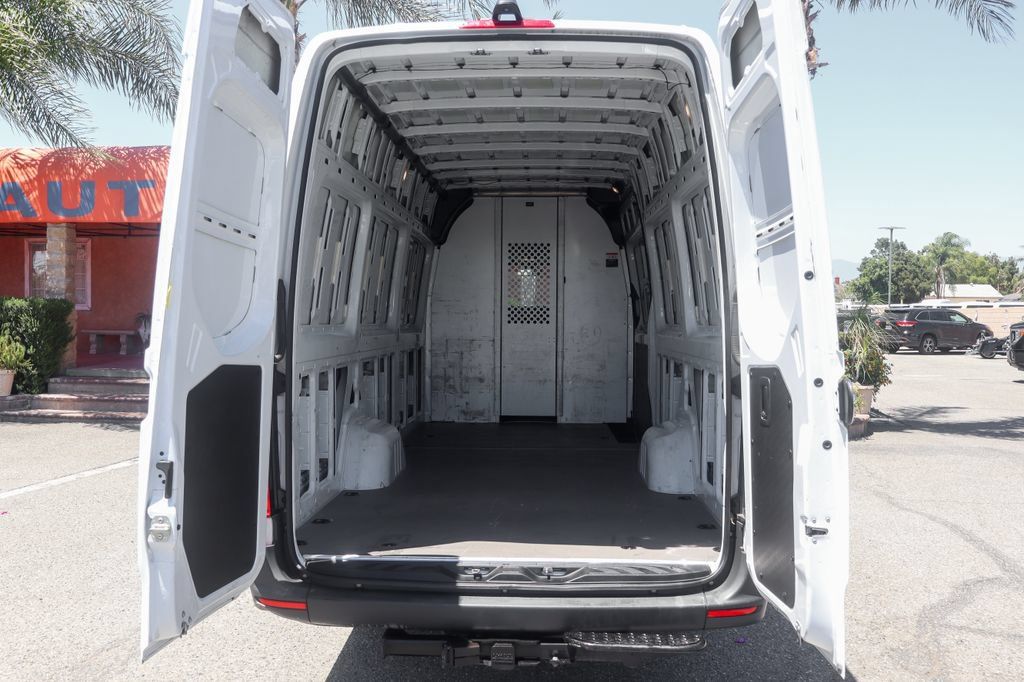 Used 2020 Mercedes-Benz Sprinter 2500 image 8