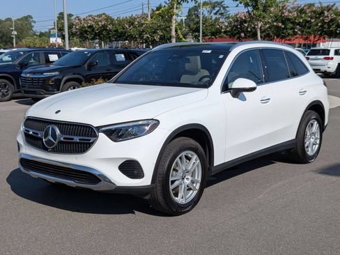 Used 2023 Mercedes-Benz GLC 300 4MATIC w/ Exclusive Trim Package image 7