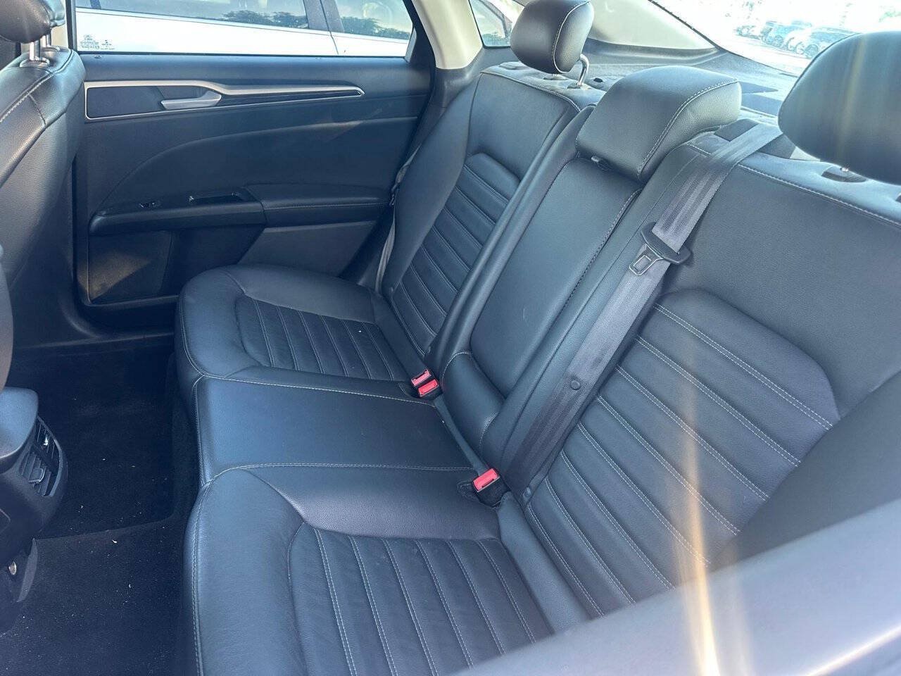 Used 2016 Ford Fusion Energi SE w/ Driver Assist Package FWD image 11