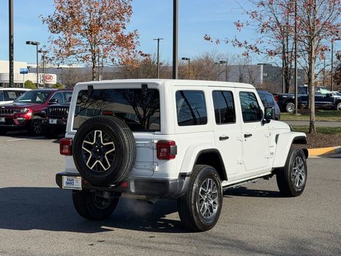 Certified 2024 Jeep Wrangler Sahara image 7