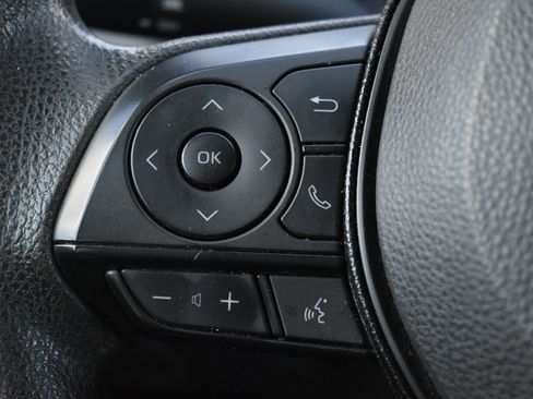 Used 2021 Toyota RAV4 LE image 18