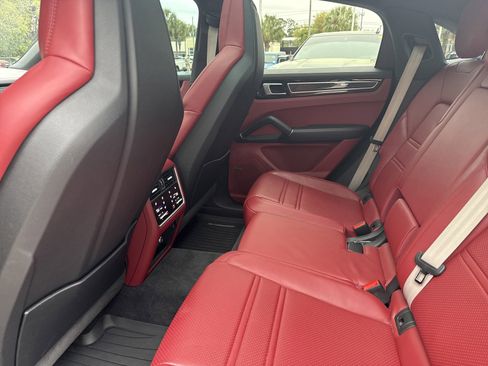 Used 2022 Porsche Cayenne S Platinum image 29