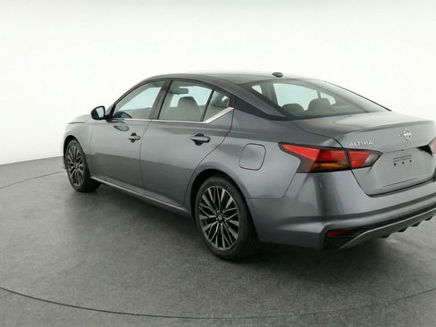 Used 2025 Nissan Altima 2.5 SV FWD image 6