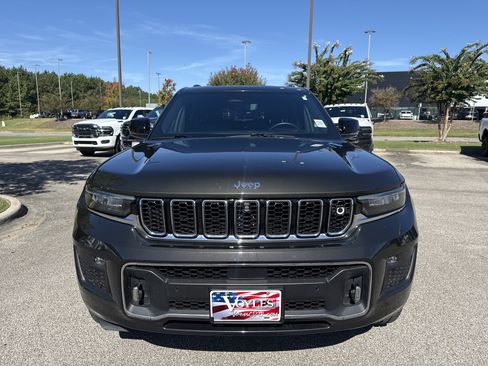 Used 2022 Jeep Grand Cherokee L Overland w/ Advanced Protech Group III AWD/4WD image 2