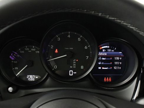 Used 2025 Porsche Macan image 16