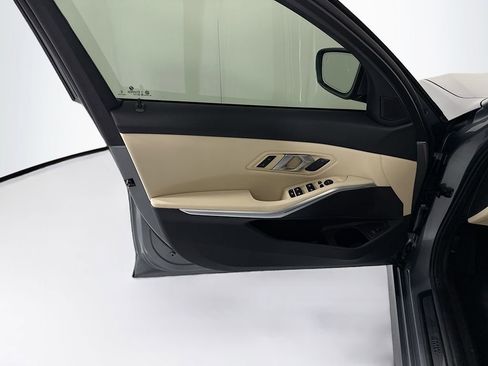 Used 2025 BMW 330i Sedan w/ Convenience Package RWD image 25
