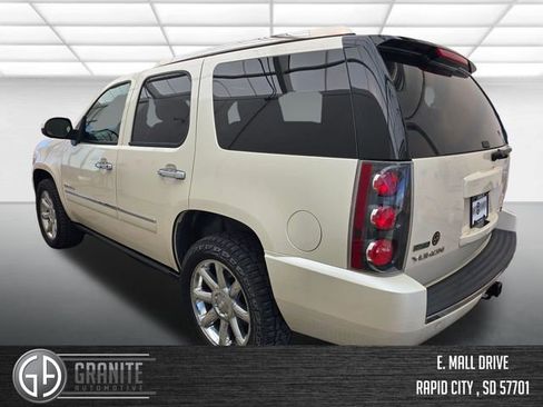 Used 2011 GMC Yukon Denali AWD/4WD image 3