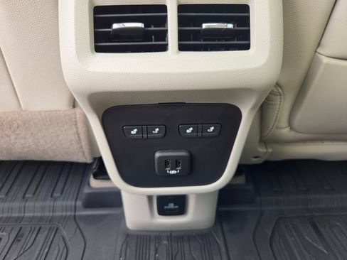 Used 2024 GMC Terrain Denali w/ Denali Premium Package AWD/4WD image 26