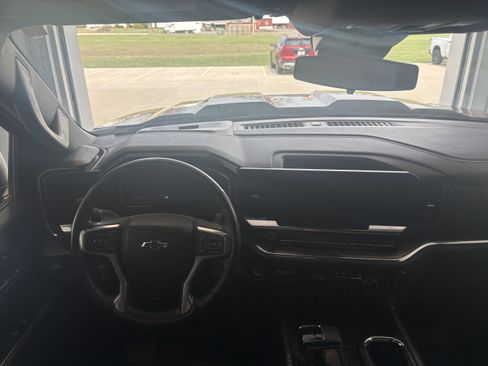 Used 2024 Chevrolet Silverado 1500 LT Trail Boss w/ Convenience Package II AWD/4WD image 11
