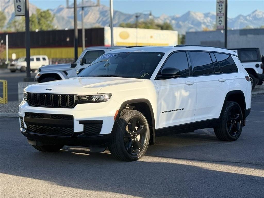 Used 2023 Jeep Grand Cherokee L Laredo AWD/4WD image 3