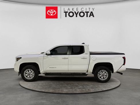 Used 2025 Toyota Tacoma SR5 AWD/4WD image 3
