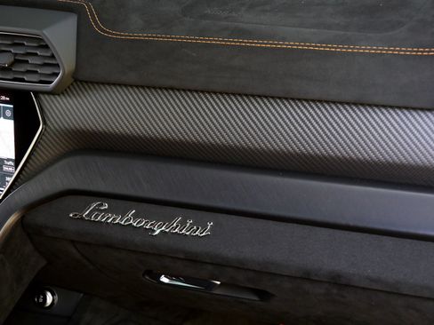 Used 2024 Lamborghini Urus Performante AWD/4WD image 25