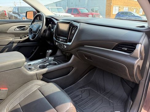 Used 2020 Chevrolet Traverse LT w/ LT Premium Package AWD/4WD image 32
