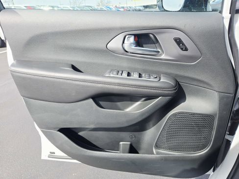 New 2026 Chrysler Pacifica Select image 28