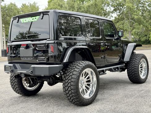Used 2024 Jeep Wrangler Unlimited Rubicon AWD/4WD image 12