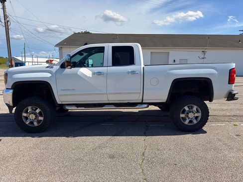 Used 2016 GMC Sierra 2500 SLT w/ Suspension Package, Off-Road AWD/4WD image 13