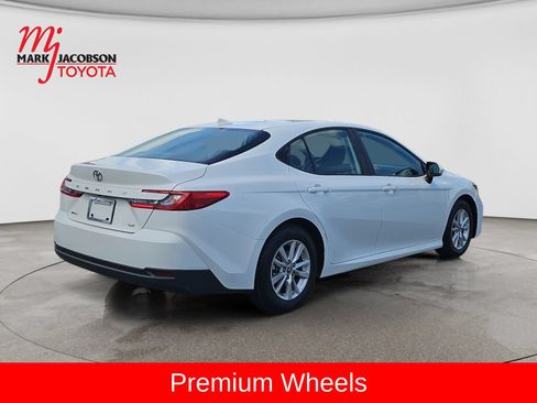 Used 2025 Toyota Camry LE FWD image 8