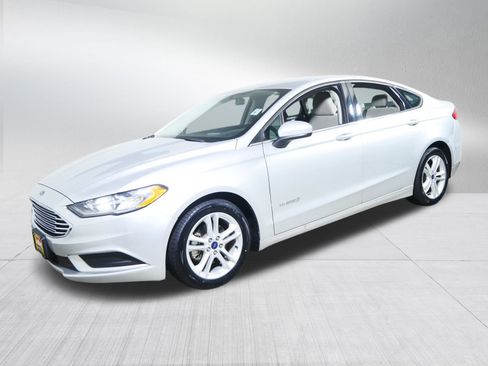 Used 2018 Ford Fusion S image 3