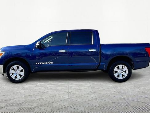 Used 2019 Nissan Titan SV image 5