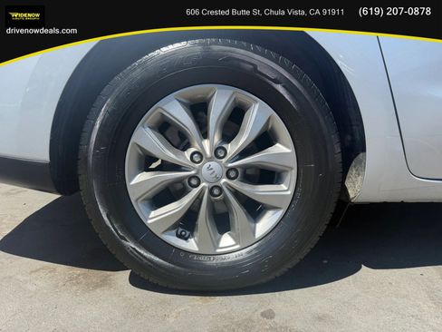 Used 2019 Kia Sedona LX FWD image 29