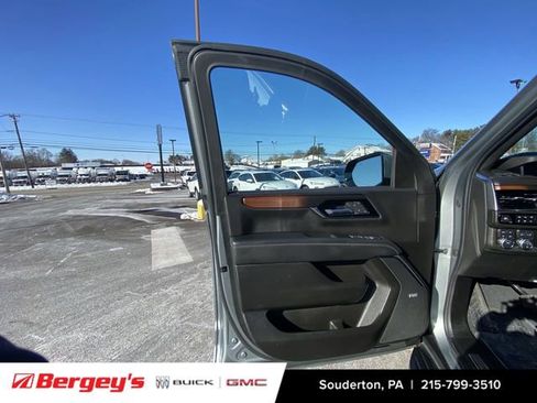 Certified 2025 GMC Yukon XL Denali image 26