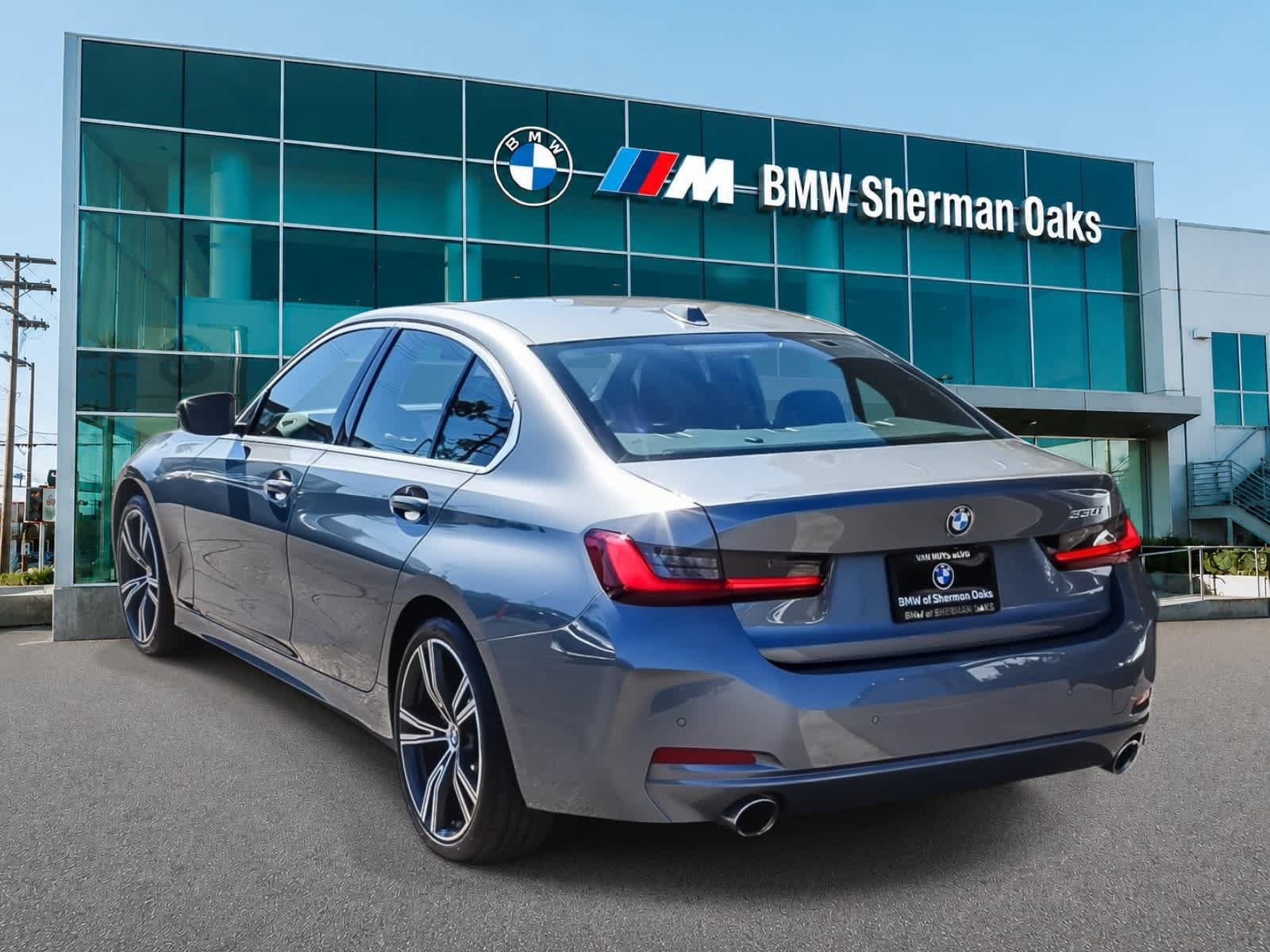 Used 2024 BMW 330i Sedan w/ Convenience Package RWD image 12