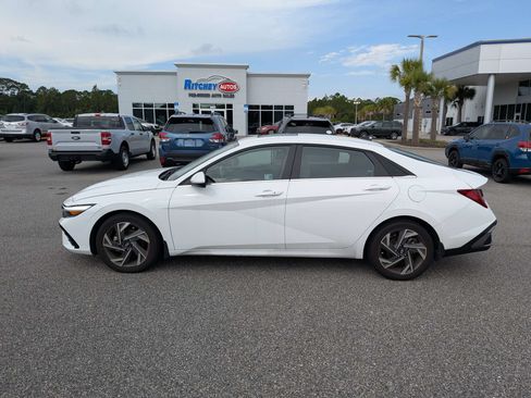 Used 2025 Hyundai Elantra SEL FWD image 6