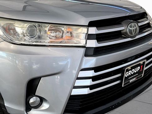 Used 2019 Toyota Highlander XLE FWD image 30