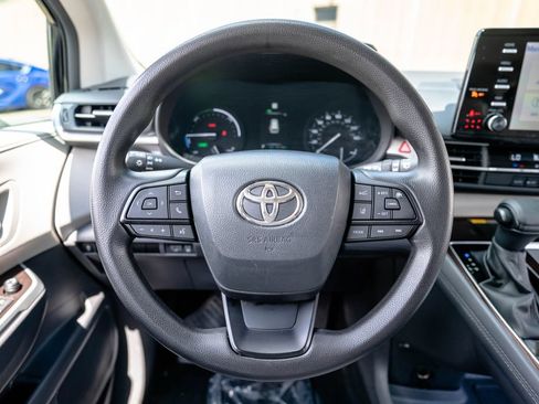 Used 2024 Toyota Sienna LE w/ LE Plus Package AWD/4WD image 15