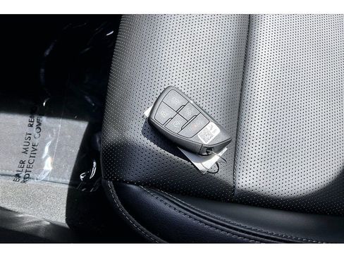 Used 2025 Buick Envision Preferred AWD/4WD image 33