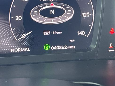 Used 2025 Honda Pilot Elite image 14