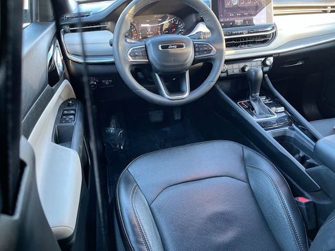 Used 2023 Jeep Compass Limited image 22