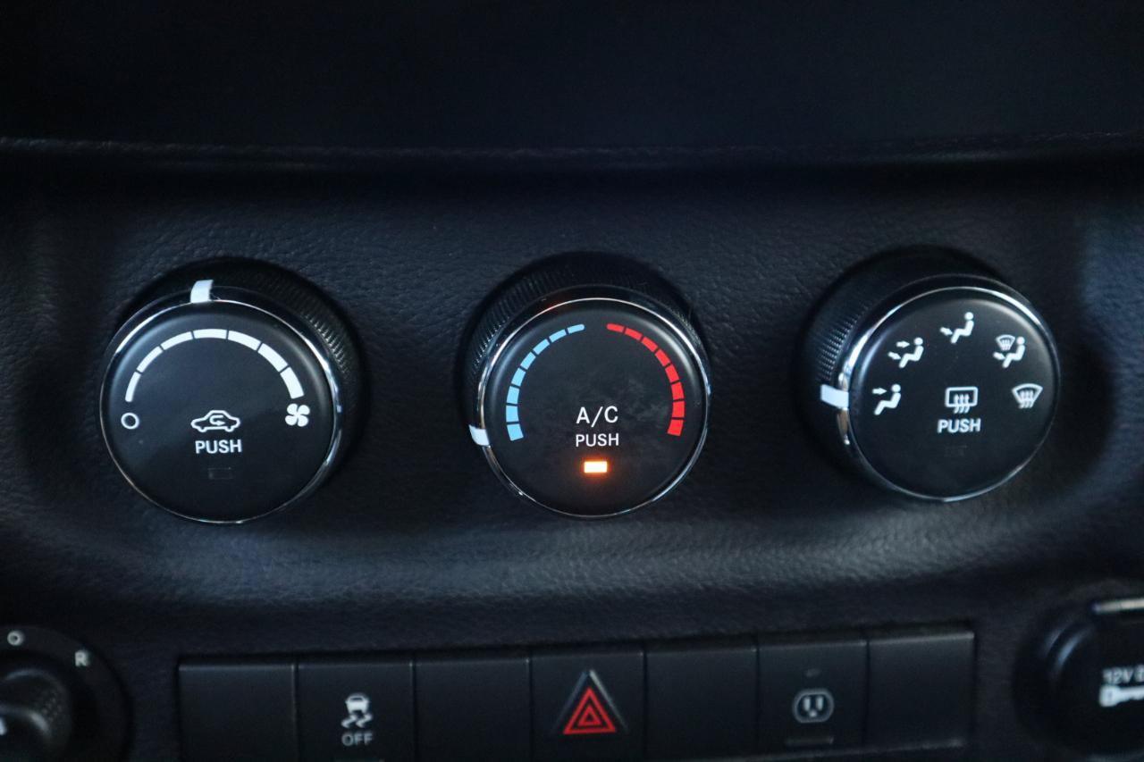 Used 2014 Jeep Wrangler Unlimited Rubicon w/ Connectivity Group AWD/4WD image 70