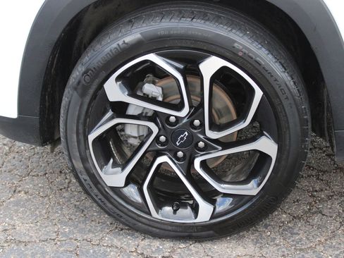 Used 2025 Chevrolet Trax RS w/ Sunroof Package image 11