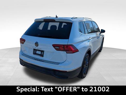 Used 2022 Volkswagen Tiguan SE w/ Panoramic Sunroof Package image 3