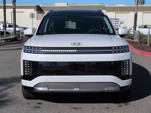 Used 2026 Hyundai Ioniq 9 Limited image 3