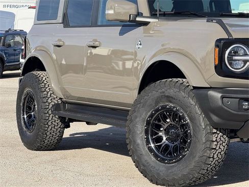 New 2025 Ford Bronco Outer Banks image 3