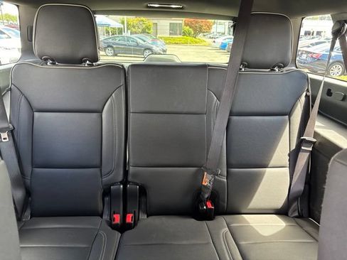 Used 2025 Chevrolet Suburban Premier AWD/4WD image 35