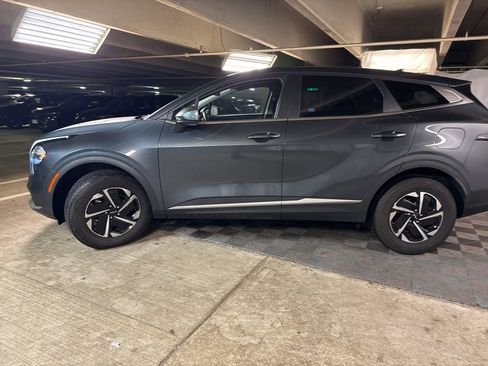 Used 2023 Kia Sportage LX AWD/4WD image 4