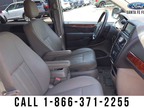 Used 2016 Chrysler Town & Country Touring FWD image 23