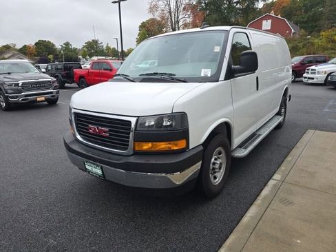 Used 2024 GMC Savana 2500 w/ Driver Convenience Package image 3
