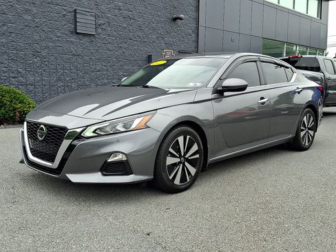 Used 2022 Nissan Altima 2.5 SV FWD image 3