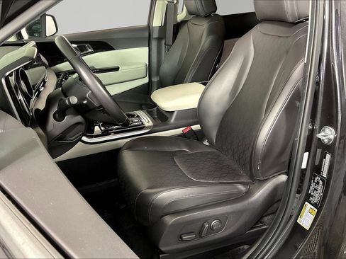 Used 2024 Kia Carnival EX FWD image 21