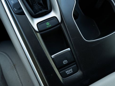 Used 2018 Honda Accord LX image 28