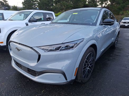 Used 2025 Ford Mustang Mach-E Premium image 3