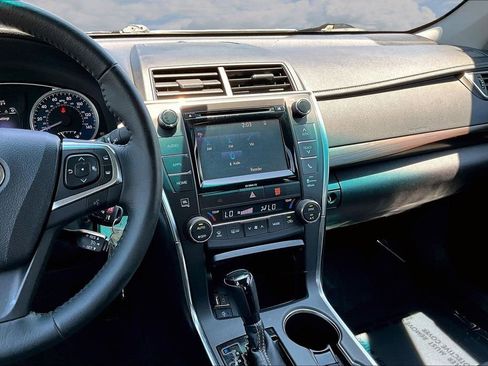 Used 2017 Toyota Camry XLE FWD image 11